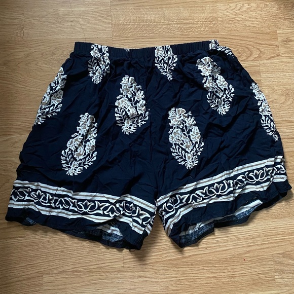 NWOT 2-peice set; crop top &high waisted shorts - Picture 6 of 7